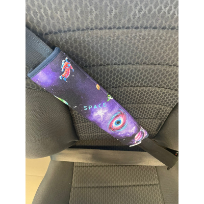 Polstrování na bezpečnostní pás - vesmír